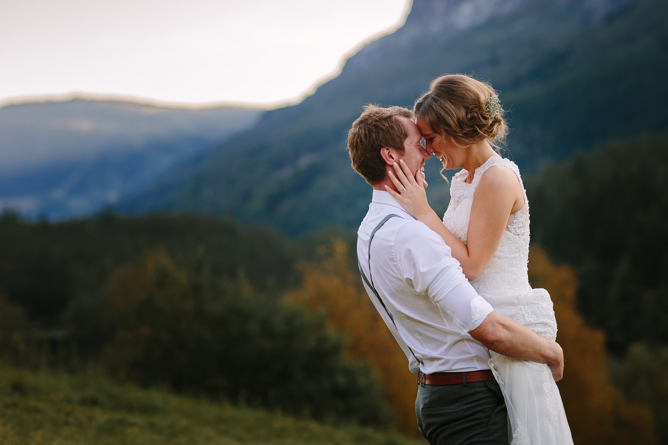 Couple elopement in Norwegian mountains